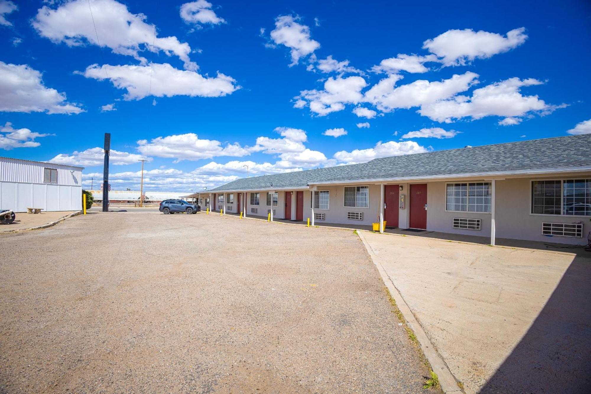 Motel, By Oyo 4*